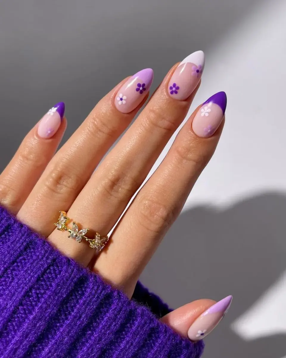 unhas lilás e roxo