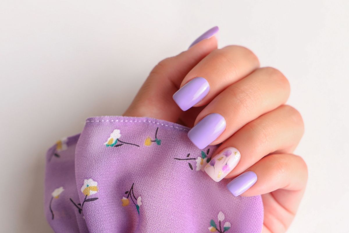 unhas lilás modernas
