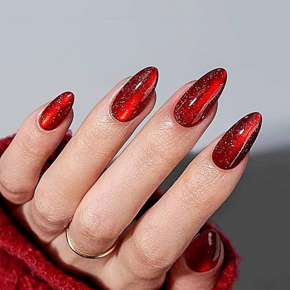 unhas vermelhas com glitter em unhas longas