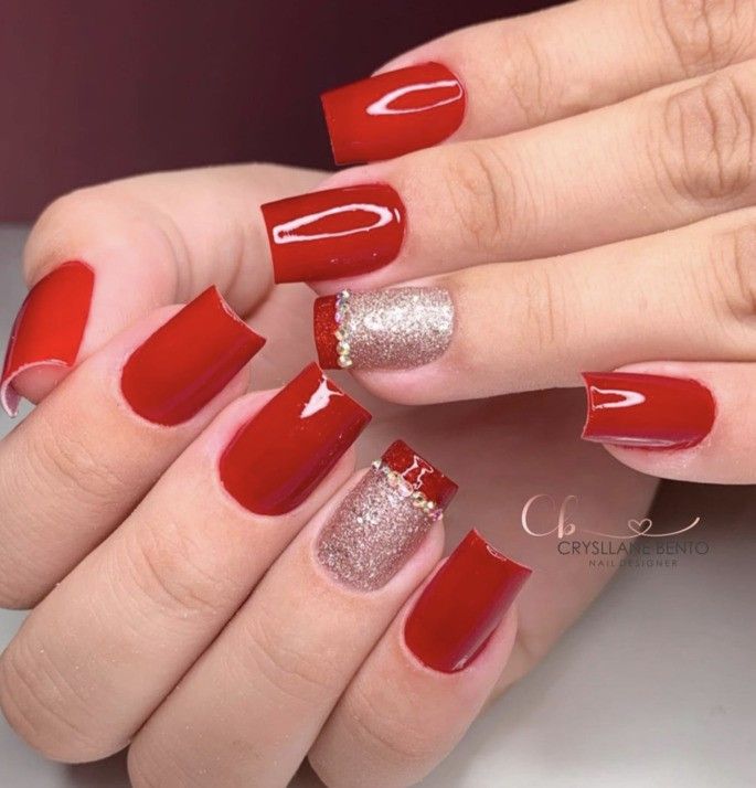 unhas vermelhas com glitter encapsulado