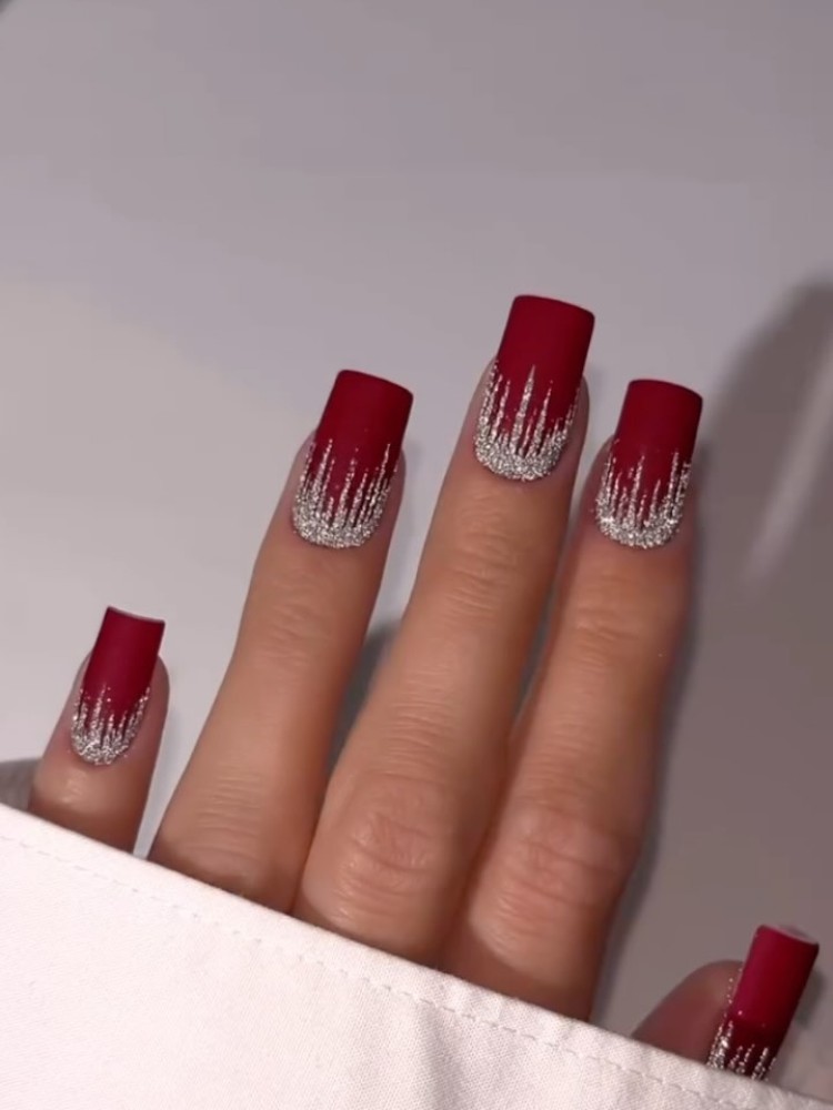 unhas vermelhas com glitter para festa