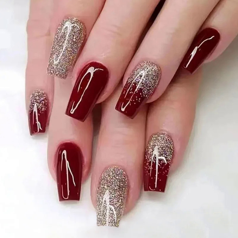 unhas vermelhas com glitter para o natal