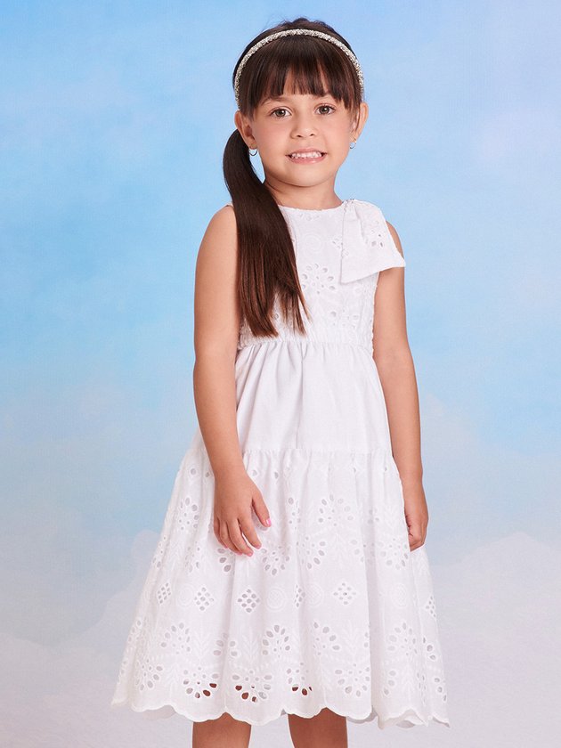 vestido branco infantil com tule