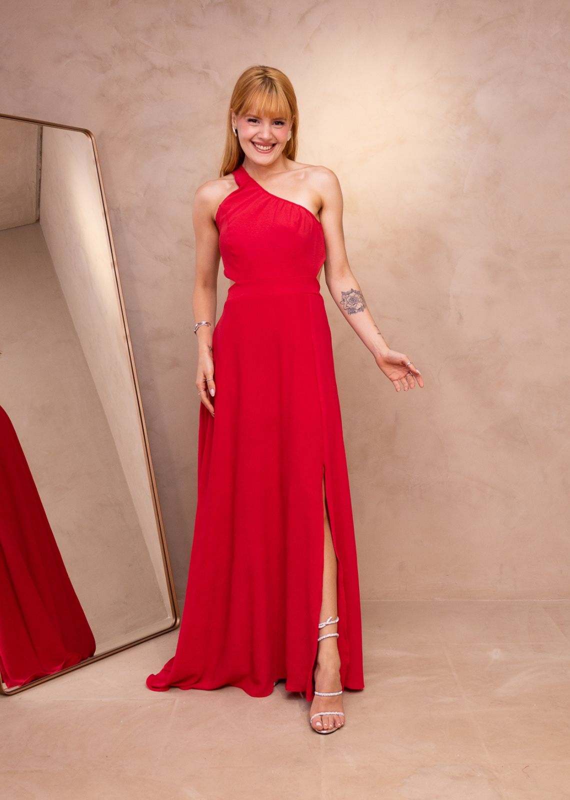 vestido com fenda lateral midi