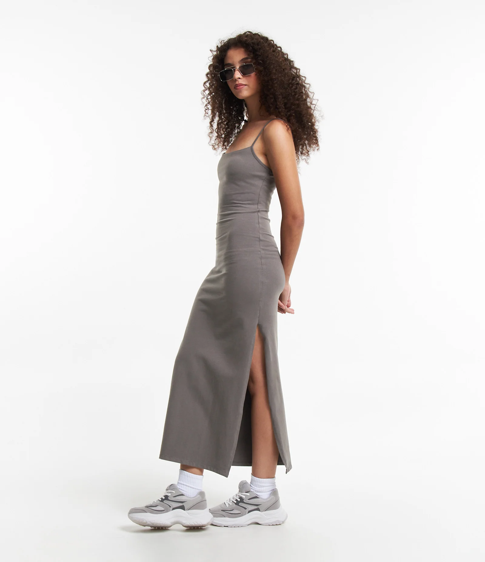 vestido com fenda lateral sensual
