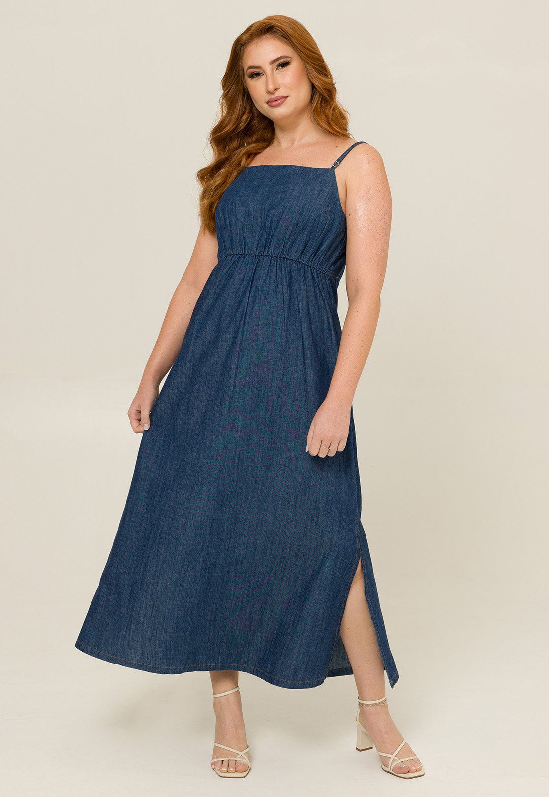 vestido com fenda lateral moderno