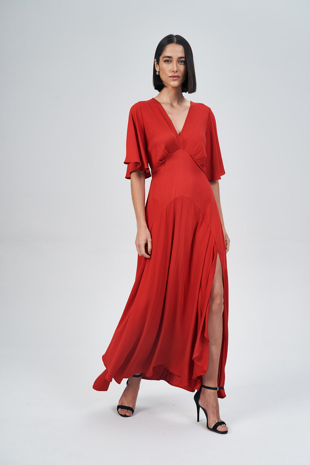 vestido com fenda lateral curto