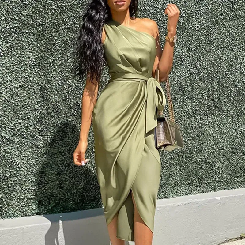 vestido com fenda lateral midi