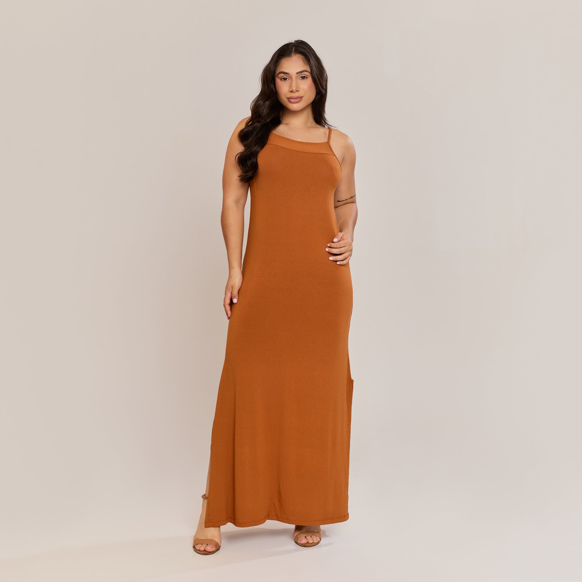 vestido com fenda lateral verde