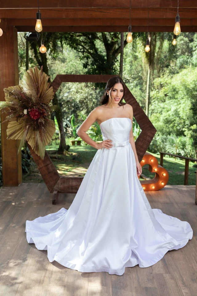 vestido de noiva tomara que caia minimalista