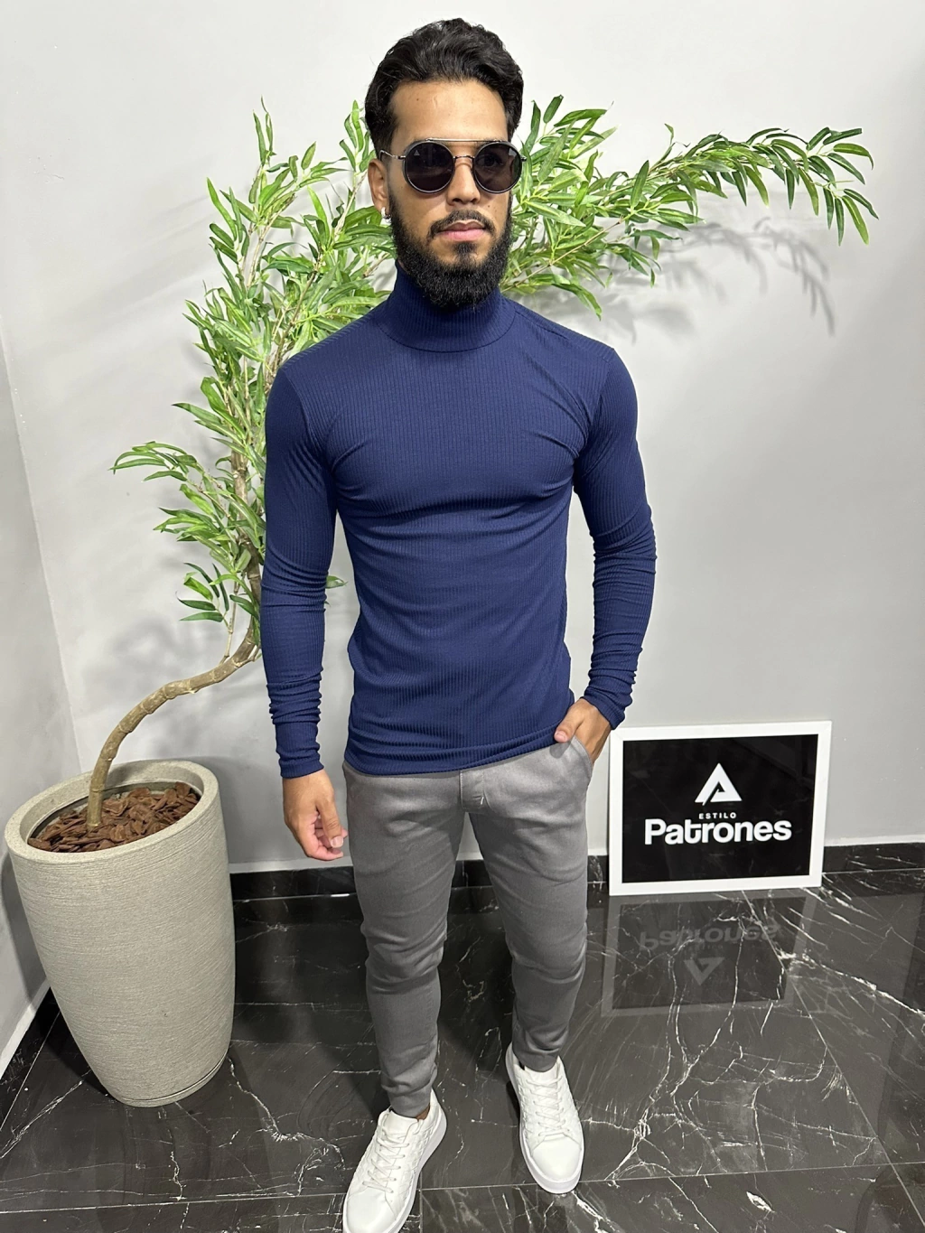 vestido gola alta estampado